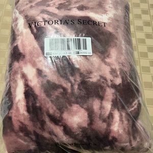 NEW Victoria's Secret Pink Purple Sherpa Blanket Throw Spiral Tie‎ Dye 50” X 60”
